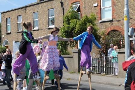 Stilt walking classes in ireland with Artastic, stilts street performers