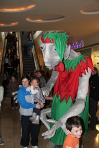 Christas entertainers ireland. worlds largest elf